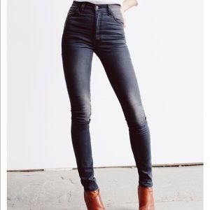 RARE Imogene + Willie Elizabeth Jeans in Davenport